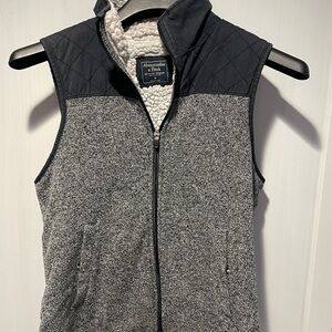 Abercrombie & Fitch Black and Gray Quilted Vest